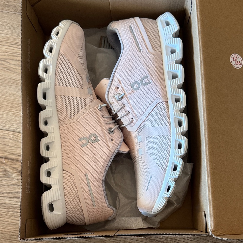 Women’s On Running Shell and White Athletic Shoes